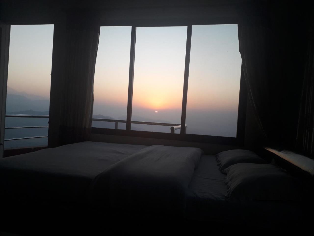 Himalayan Crown Lodge Покхара Экстерьер фото