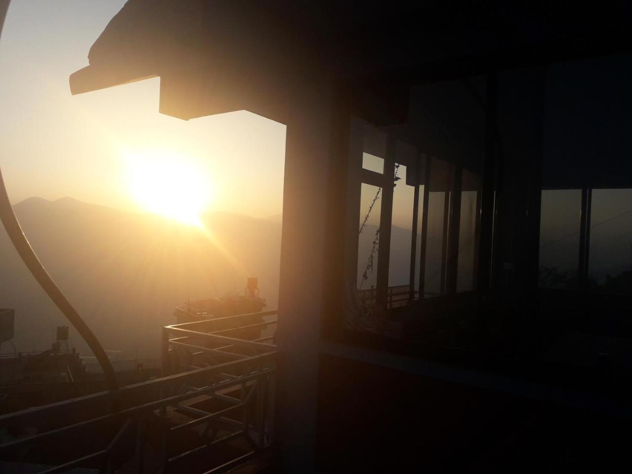 Himalayan Crown Lodge Покхара Экстерьер фото