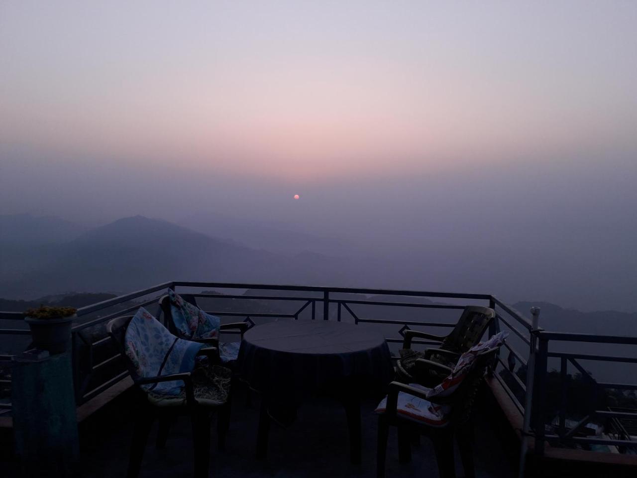 Himalayan Crown Lodge Покхара Экстерьер фото